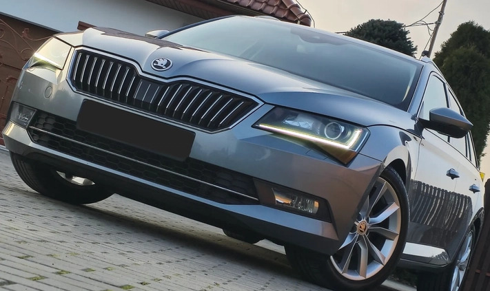 Skoda Superb cena 72500 przebieg: 190000, rok produkcji 2018 z Płock małe 407